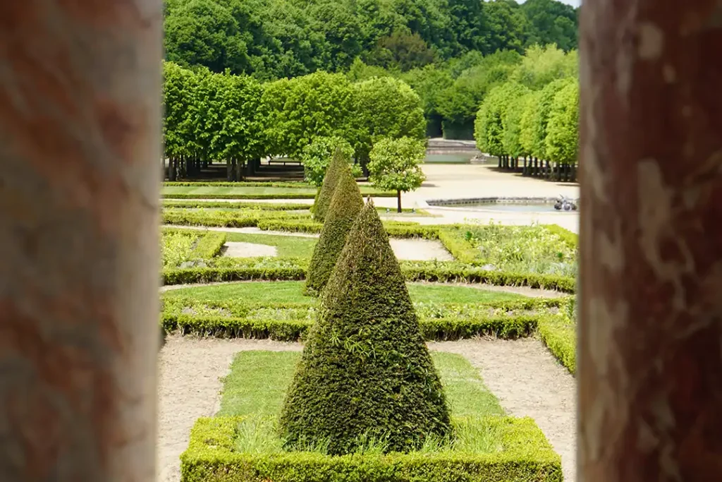 Doe inspiratie op bij Vorstelijke Tuinen, bekijk bijvoorbeeld deze baroktuin