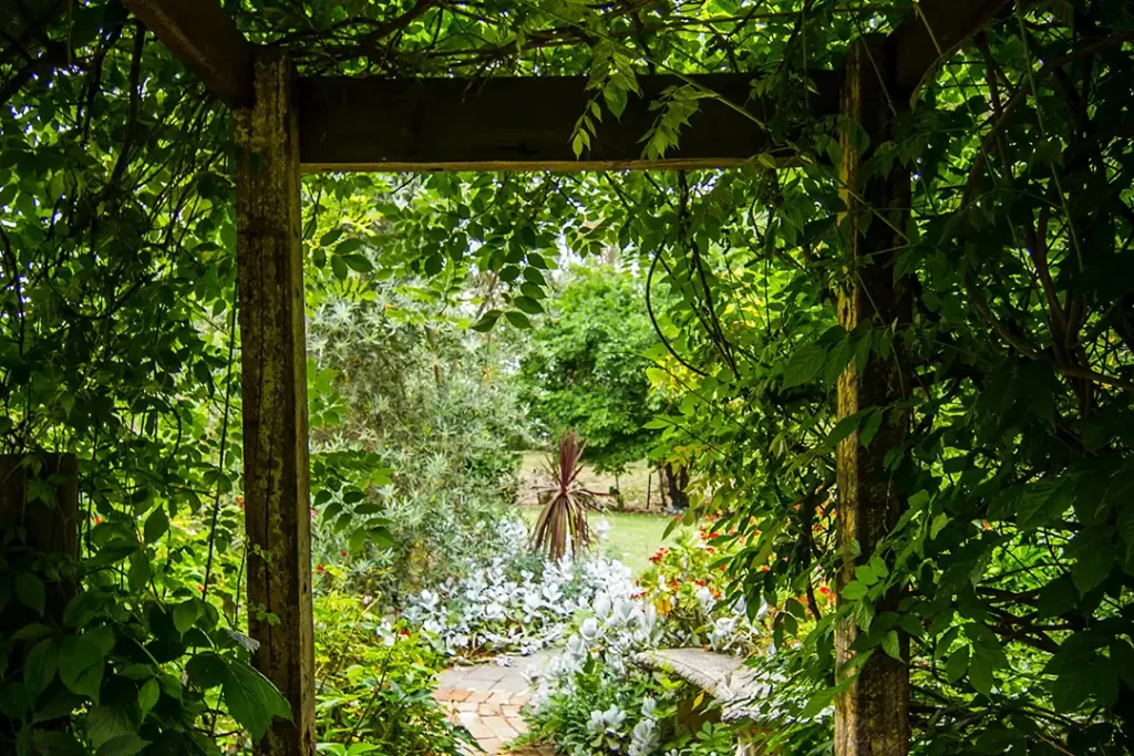 Doe inspiratie op bij Vorstelijke Tuinen, bekijk bijvoorbeeld deze Natuurlijke tuin